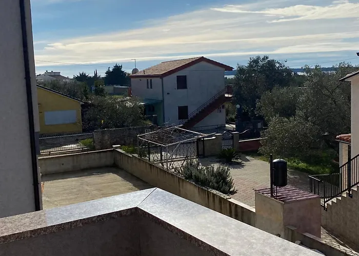 Apartments Nesic Peroj