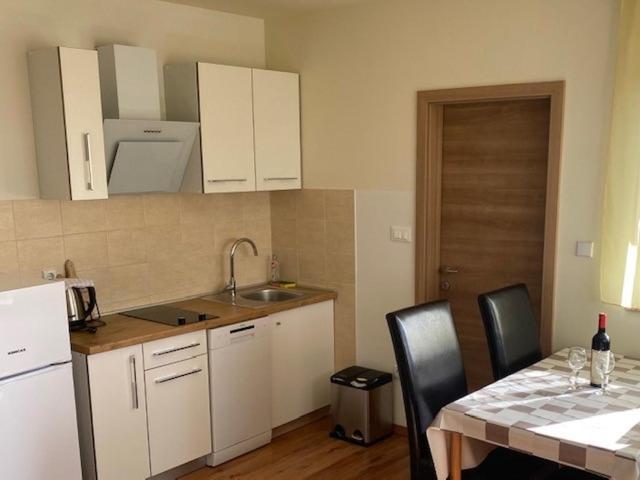 Nesic Peroj Apartment *